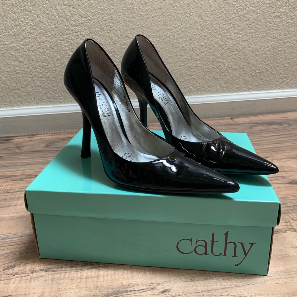 Cathy Jean Blk Pnt Leather Pumps